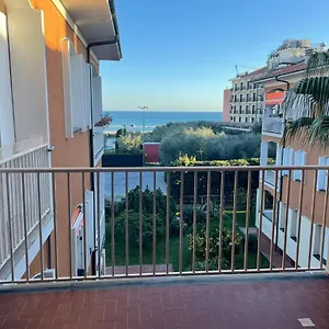 spazioso-appartamento-a-diano-marina.hotelitalianriviera.com/
